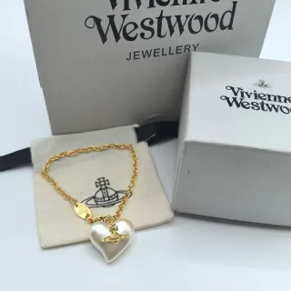 Vivienne Westwood قلادة لؤلؤية بتصميم كروي وقلبي مع سلسلة ذهبية للمعصم