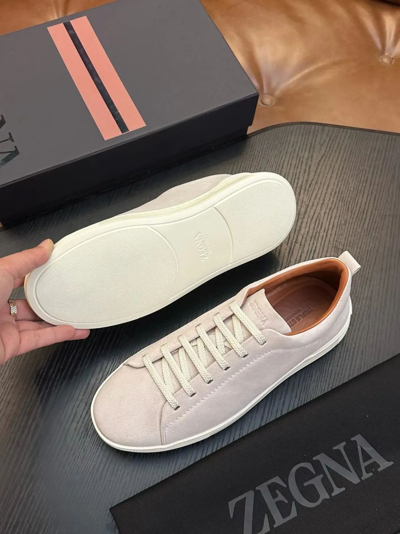 Zegna 灰米色麂皮鞋面 极简系带运动鞋 2