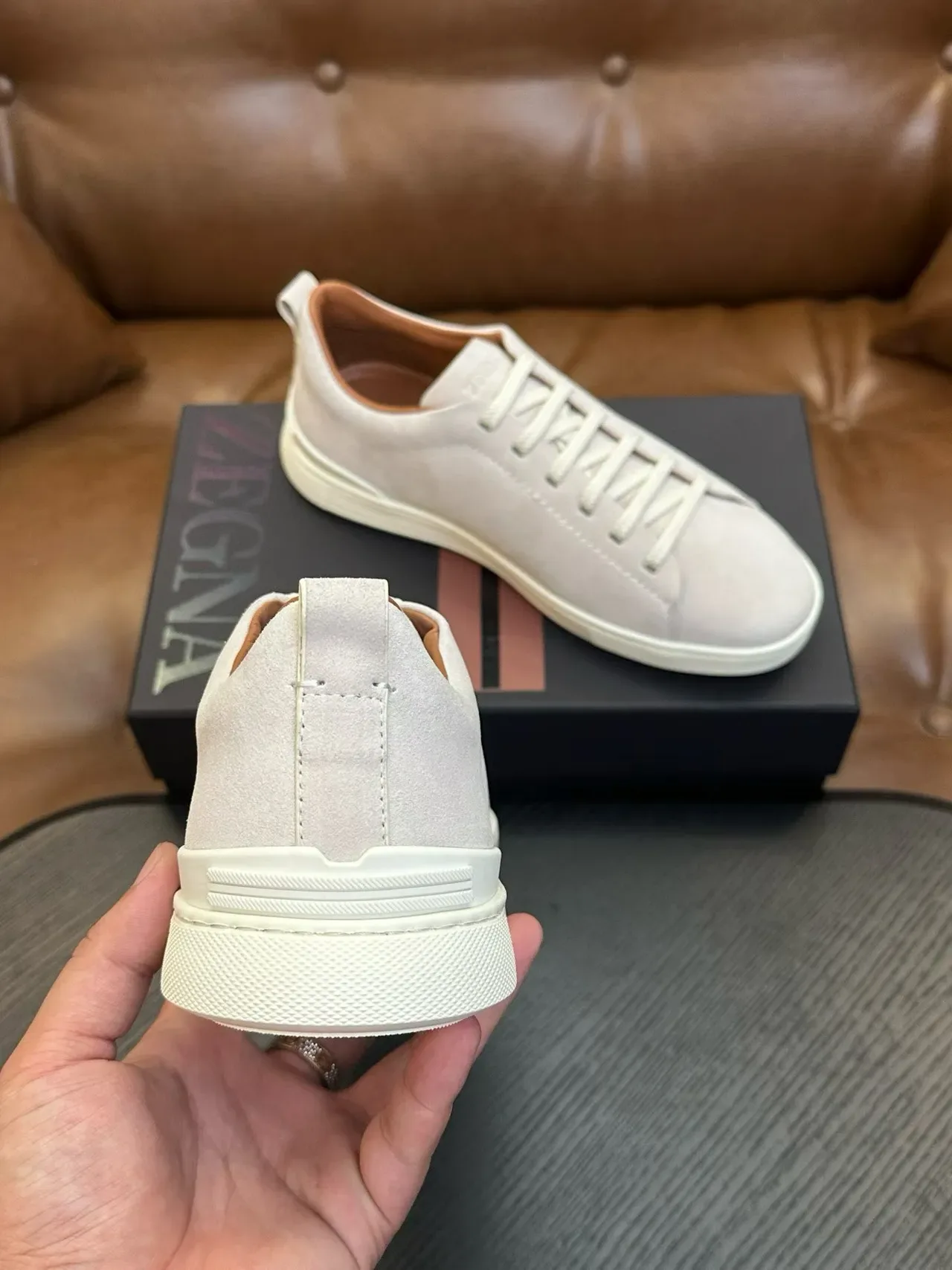 Zegna 灰米色麂皮鞋面 极简系带运动鞋 3