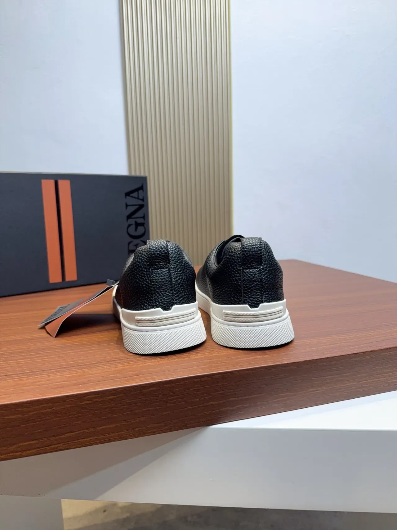 Zegna काला सुएड और पेबल्ड लेदर लेसलेस स्लिप-ऑन लाइफस्टाइल स्नीकर 3
