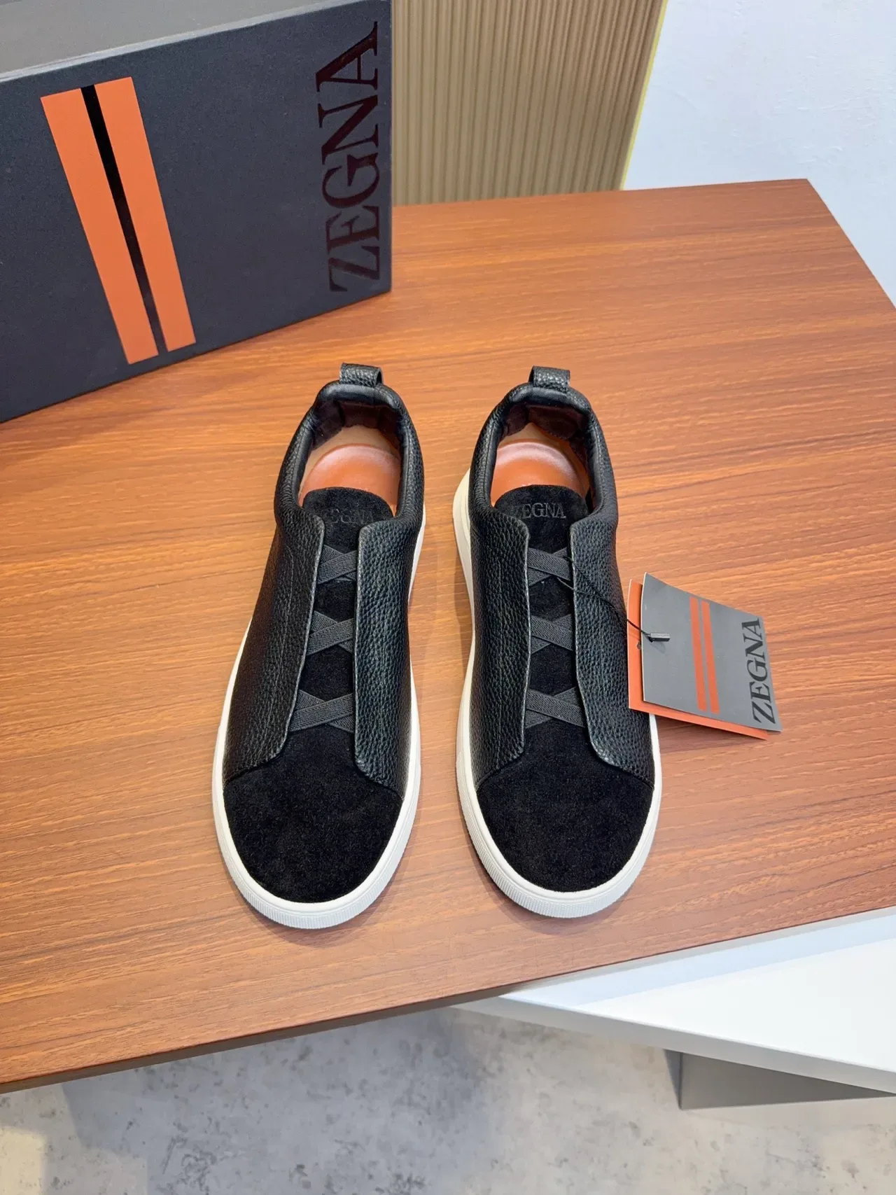 Zegna काला सुएड और पेबल्ड लेदर लेसलेस स्लिप-ऑन लाइफस्टाइल स्नीकर 5