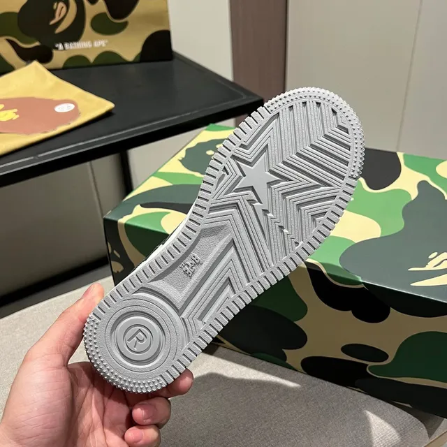 A Bathing Ape zapatillas lifestyle de bajo con punta perforada en blanco y gris 3