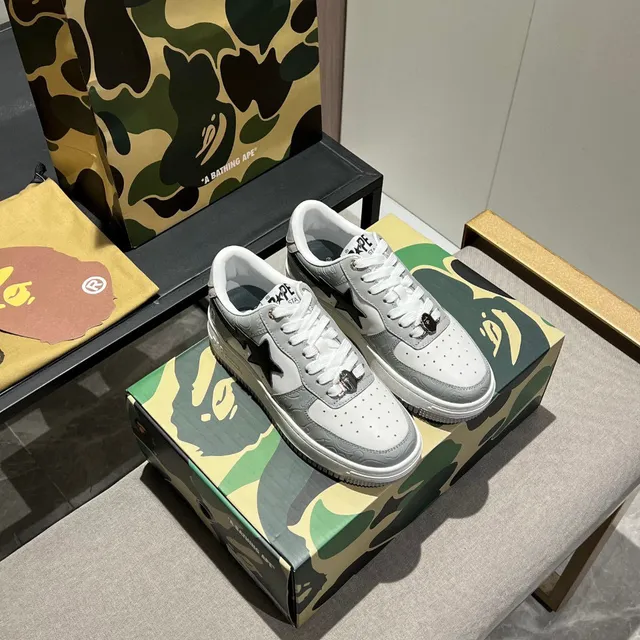 A Bathing Ape zapatillas lifestyle de bajo con punta perforada en blanco y gris 7
