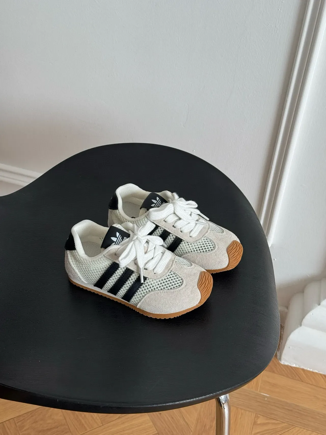 Adidas Tênis Lifestyle Bege Preto Malha E Camurça Superior Bico De Borracha 9
