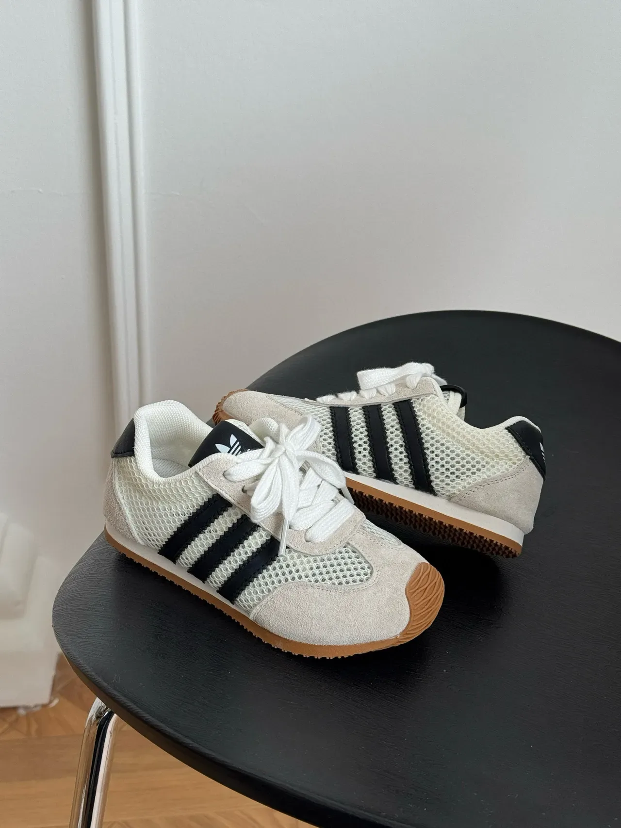 Adidas Tênis Lifestyle Bege Preto Malha E Camurça Superior Bico De Borracha 10