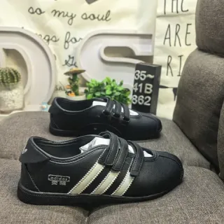 Adidas أسود و Off-White ثلاثة خطوط بدون أربطة حزام فيلكرو أحذية رياضية