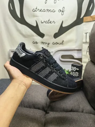 Adidas Zapatillas Lifestyle Negras y Marrones con Parte Superior Texturizada en Denim y Rayas Reflectantes Plateadas 5