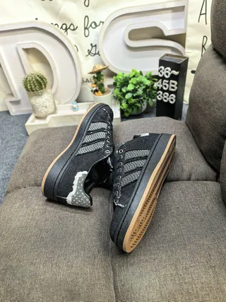 Adidas Zapatillas Lifestyle Negras y Marrones con Parte Superior Texturizada en Denim y Rayas Reflectantes Plateadas 6