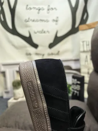 Adidas কালো বাদামী সুয়েড উপর কাপসোল নির্মাণ লোফার 3