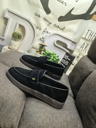 Adidas কালো বাদামী সুয়েড উপর কাপসোল নির্মাণ লোফার 7