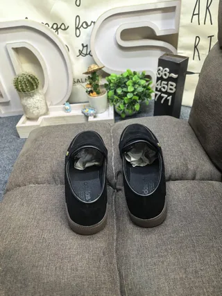 Adidas কালো বাদামী সুয়েড উপর কাপসোল নির্মাণ লোফার 8