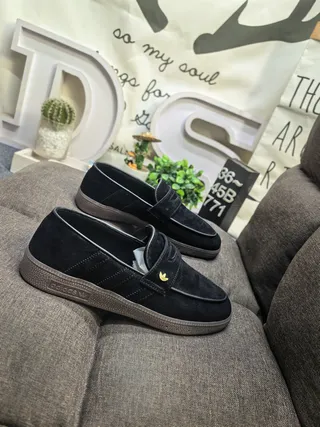 Adidas কালো বাদামী সুয়েড উপর কাপসোল নির্মাণ লোফার 9