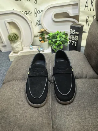 Adidas কালো বাদামী সুয়েড উপর কাপসোল নির্মাণ লোফার 10