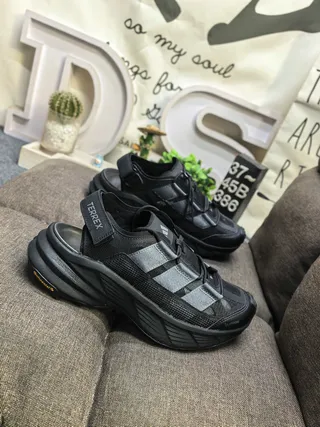 Adidas Black Gray Chunky Sole Mesh Upper Casual Sandals 9