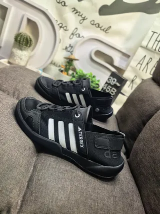 Adidas Sandalias Casuales Negro Gris con Dedo Abierto y Cordones 7