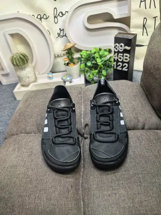Adidas Sandalias Casuales Negro Gris con Dedo Abierto y Cordones 10