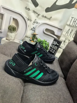 Adidas Sandalias Casuales Negro Gris con Dedo Abierto y Cordones 19
