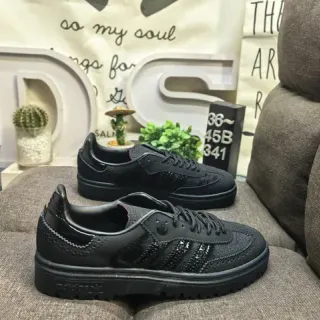Adidas 黑色穿孔皮革鞋面 布洛格灵感缝线 生活方式运动鞋