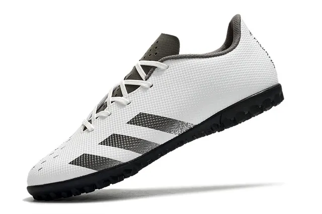 Adidas Sapatos de futebol turf com upper sintético texturizado preto e prata, gola baixo 3