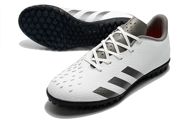 Adidas Sapatos de futebol turf com upper sintético texturizado preto e prata, gola baixo 4