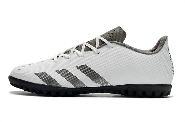 Adidas Sapatos de futebol turf com upper sintético texturizado preto e prata, gola baixo 8
