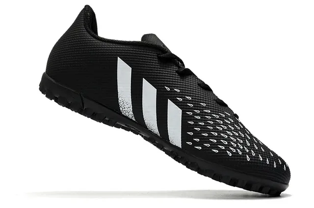 Adidas Sapatos de futebol turf com upper sintético texturizado preto e prata, gola baixo 9