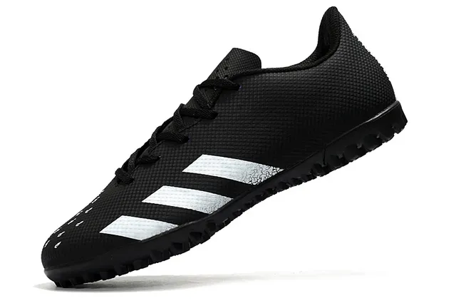Adidas Sapatos de futebol turf com upper sintético texturizado preto e prata, gola baixo 10