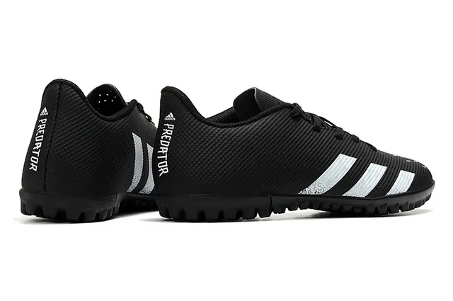 Adidas Sapatos de futebol turf com upper sintético texturizado preto e prata, gola baixo 12