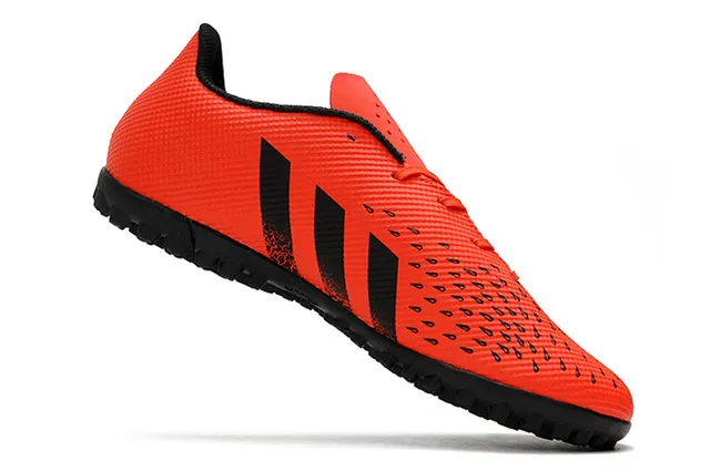 Adidas Sapatos de futebol turf com upper sintético texturizado preto e prata, gola baixo 15