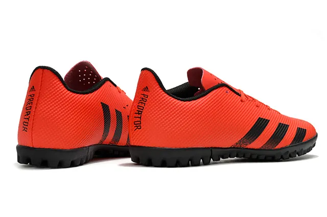 Adidas Sapatos de futebol turf com upper sintético texturizado preto e prata, gola baixo 18