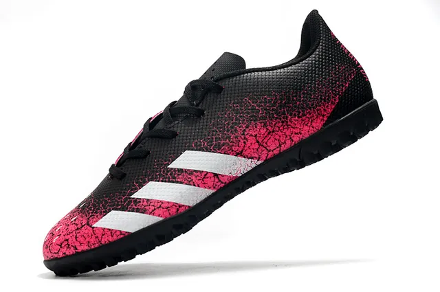 Adidas Sapatos de futebol turf com upper sintético texturizado preto e prata, gola baixo 23
