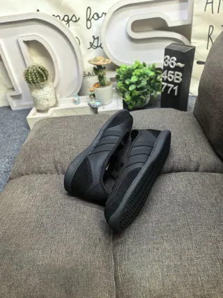 Adidas 黑色三条纹无系带芭蕾平底鞋 6