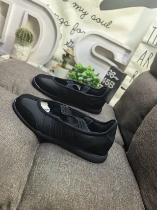 Adidas 黑色三条纹无系带芭蕾平底鞋 7