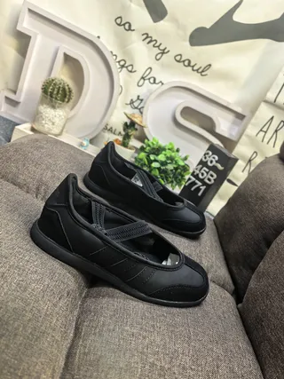 Adidas 黑色三条纹无系带芭蕾平底鞋 9