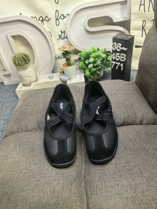 Adidas 黑色三条纹无系带芭蕾平底鞋 10