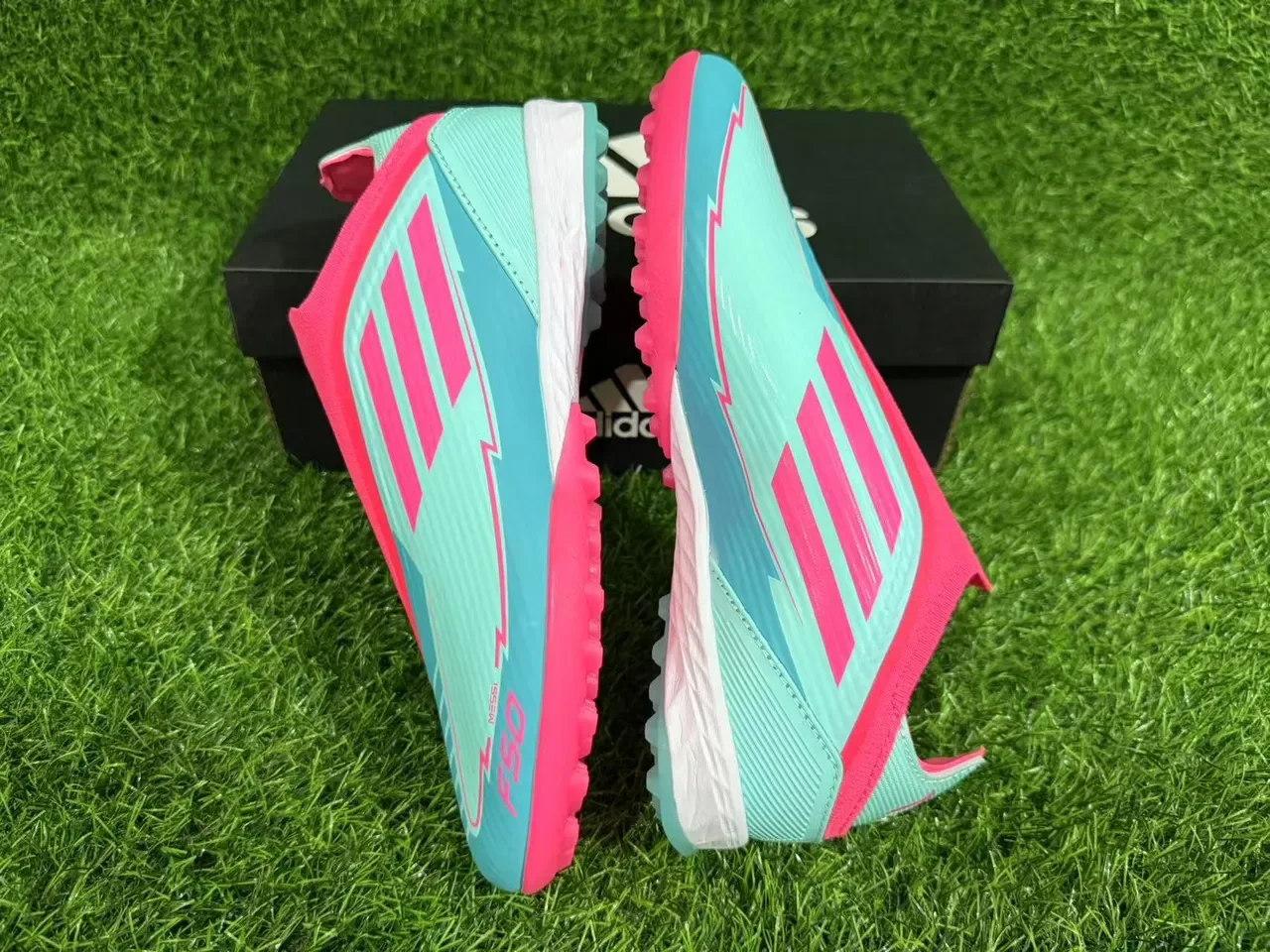 Adidas Blue Pink Sock-Fit Collar Molded Rubber Studs Turf Soccer Shoes 10
