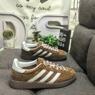 Adidas حذاء بني أبيض سويد علوي ثلاث شرائط أسلوب حياة