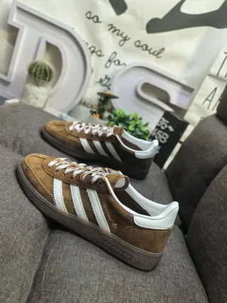 Adidas বাদামী সাদা সুয়েড উপর তিন স্ট্রাইপ লাইফস্টাইল স্নিকার 7