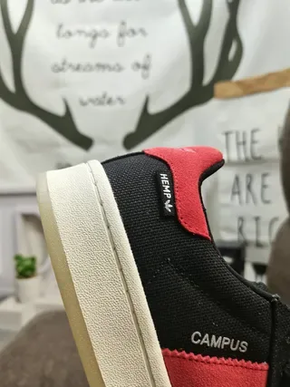Adidas Campus 黑色和红色生活方式运动鞋 4
