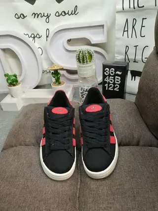 Adidas Campus 黑色和红色生活方式运动鞋 10