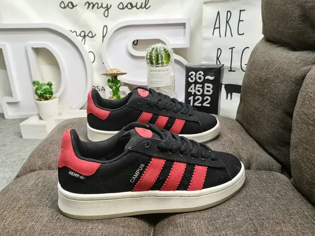 Adidas Campus 黑色和红色生活方式运动鞋 11