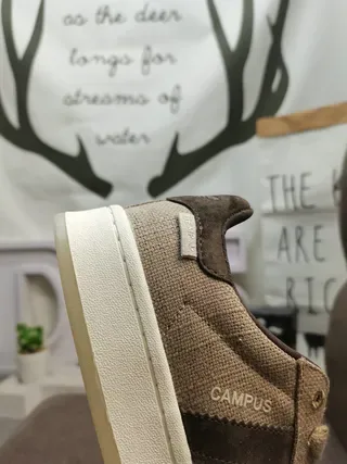 Adidas Campus 黑色和红色生活方式运动鞋 12
