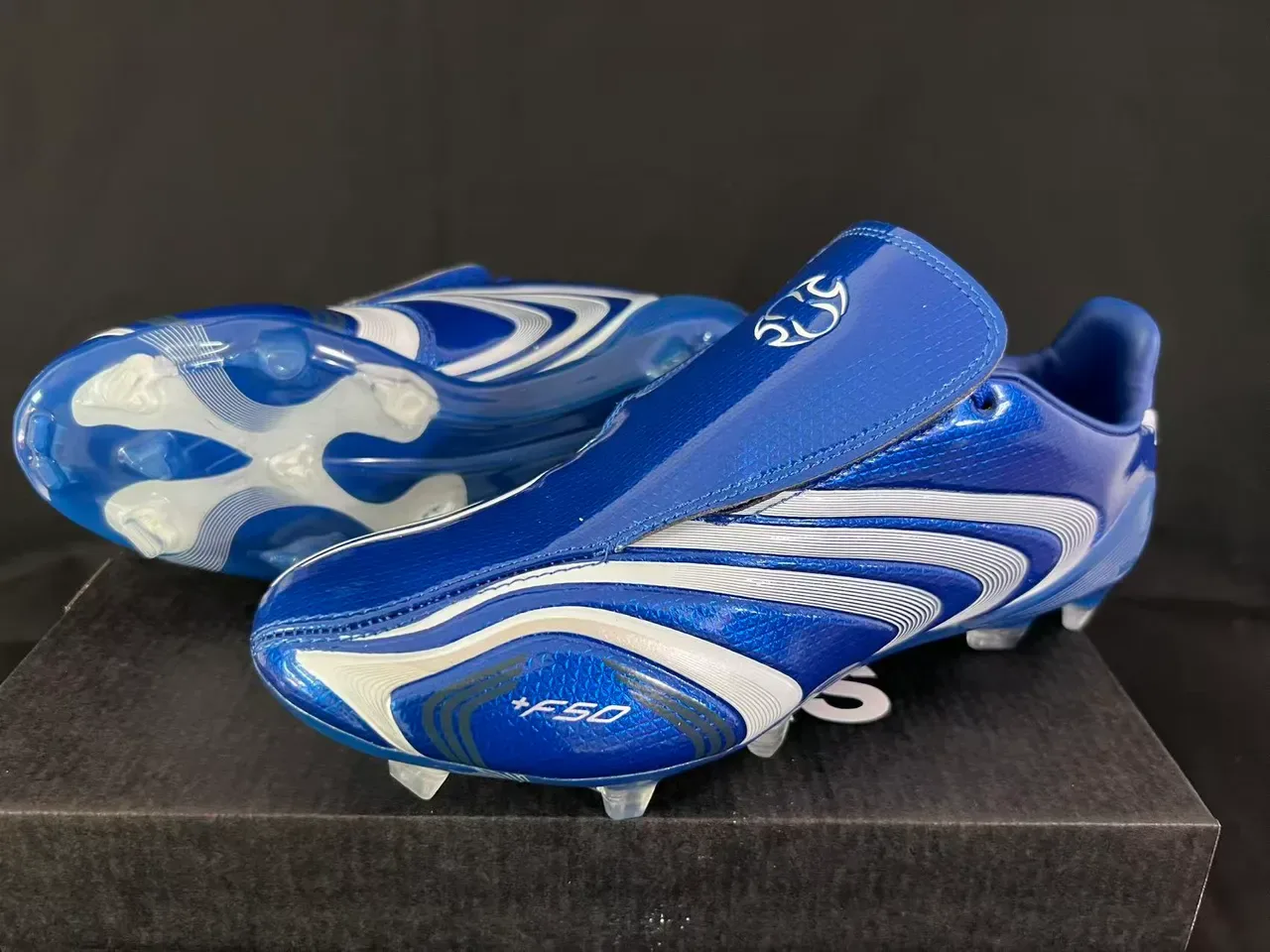 Adidas F50 Azul Branco Metálico Linha Ondulada Solo Firme Sapatos de Futebol 9