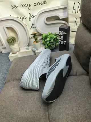 Adidas Gris Noir Côtelé Monolithique Supérieur Sans Lacets Slip-On Lifestyle Sneakers 6