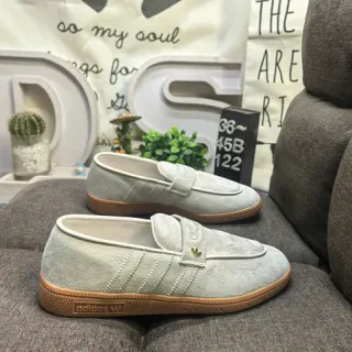 Adidas ধূসর বাদামি সুয়েড উপরের প্যাড স্ট্র্যাপ লোফার