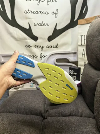 Adidas 灰色白色工程网面鞋面三条纹侧面品牌跑鞋 14
