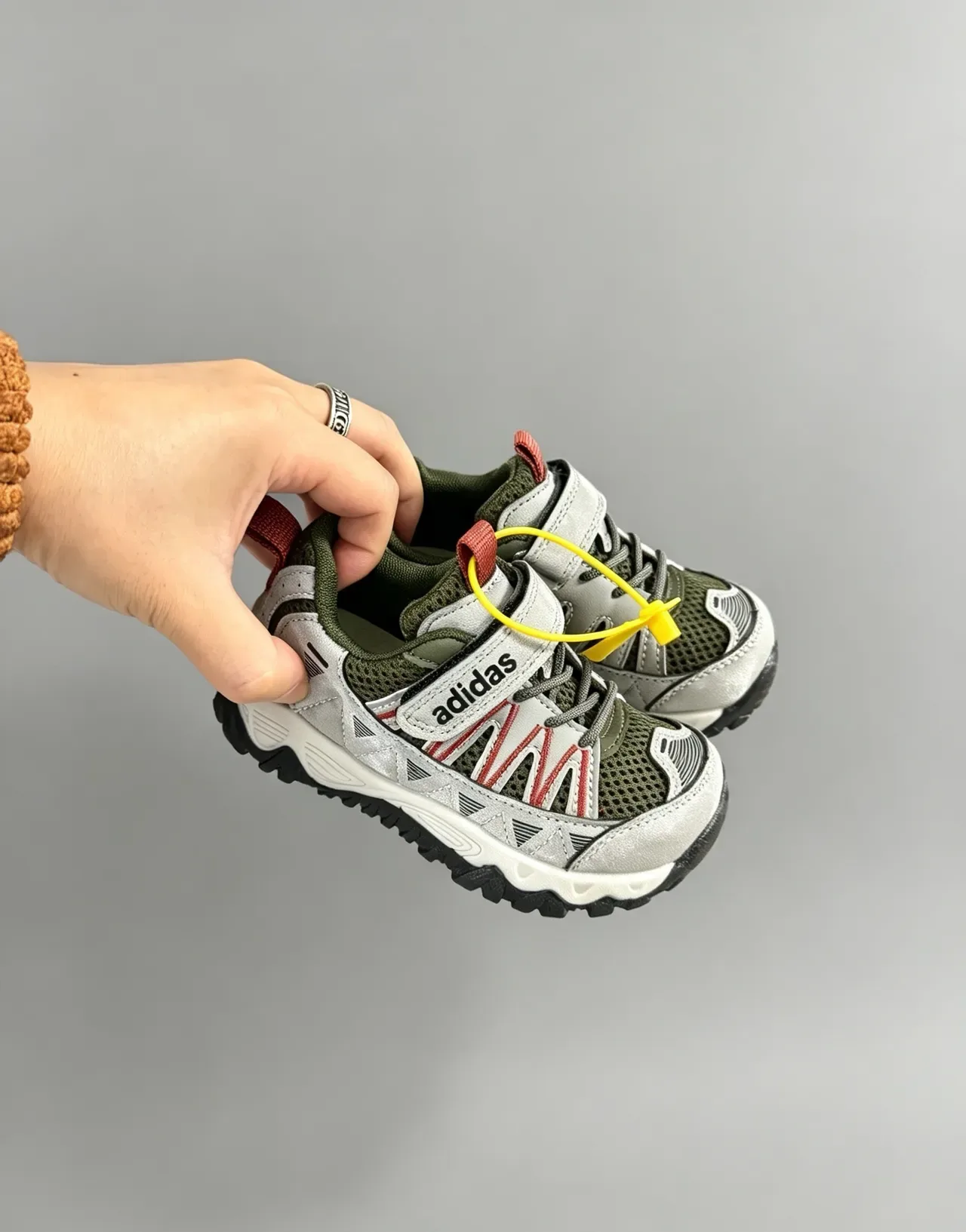 أديداس أطفال بدون أربطة Velcro نمط المسار أسلوب الحياة أحذية رياضية 10