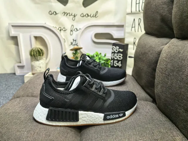 Adidas NMD R1 أبيض أحمر أزرق حذاء رياضي لايف ستايل 11