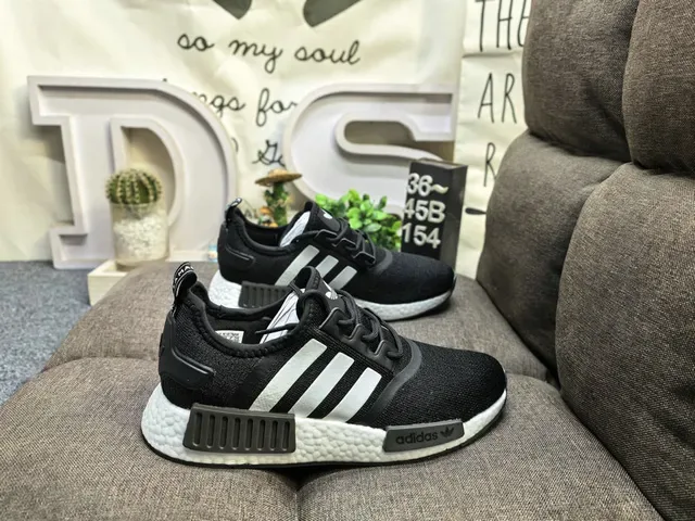 Adidas NMD R1 أبيض أحمر أزرق حذاء رياضي لايف ستايل 21