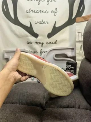 Adidas Tênis lifestyle rosa bege com upper de couro de camurça e malla em camadas painéis triangulares perfurados 4